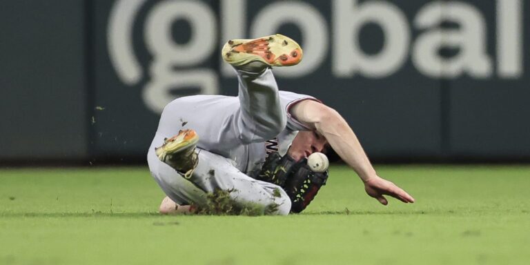 noticia-mlb-OTRA-VEZ-Jacob-el-malabarista-vuelve-a-hacer-u