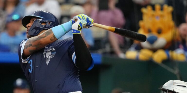 noticia-mlb-Ofensiva-de-Reales-estalla-con-20-carreras-para-ap