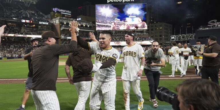 noticia-mlb-Padres-ganan-con-walk-off-y-vuelven-a-la-postempor