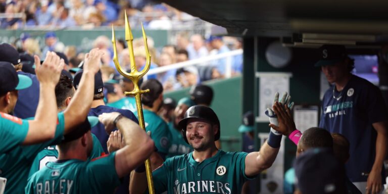noticia-mlb-Raleigh-impone-record-como-ambidiestro-y-empata-ma