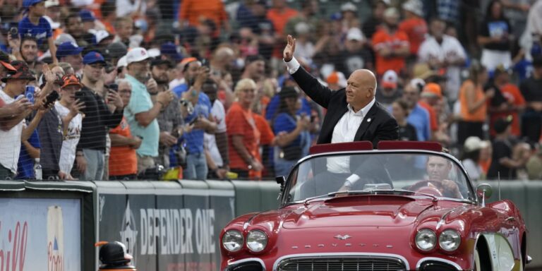 noticia-mlb-Sigue-siendo-mi-heroe-Baltimore-celebra-a-Ripke