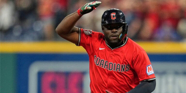 noticia-mlb-Tablazos-de-Kayfus-Noel-guian-triunfo-de-Guardian
