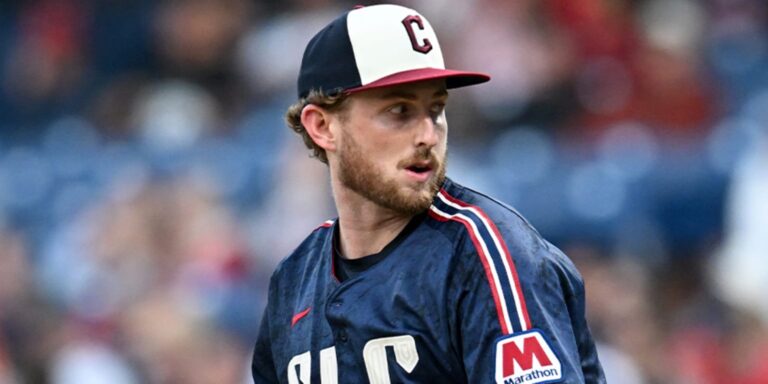 noticia-mlb-Tanner-Bibee-lanza-su-primera-blanqueada-en-Grande