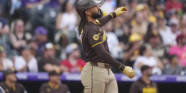 noticia-mlb-Tatis-HR-3-CI-lidera-despertar-ofensivo-y-Padre
