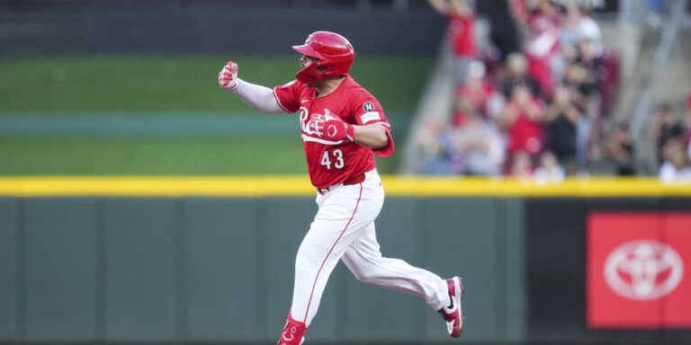 noticia-mlb-Tres-jonrones-y-solida-labor-de-Singer-impulsan-a-
