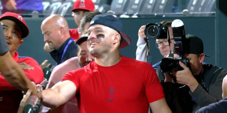 noticia-mlb-Trout-cumplio-deseo-de-un-fanatico-a-cambio-de-la-