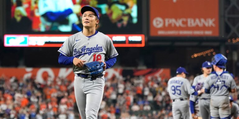 noticia-mlb-Yamamoto-pierde-no-hitter-con-2-outs-en-la-9na-y-D
