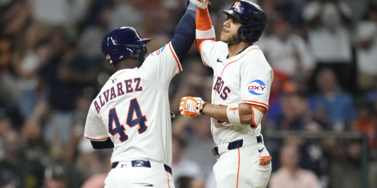 noticia-mlb-Yordan-trono-con-cuatro-hits-y-lidero-remontada-de