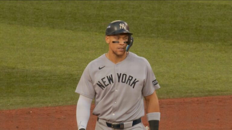 Aaron-Judge-conecta-el-primer-hit-de-los-Yankees-