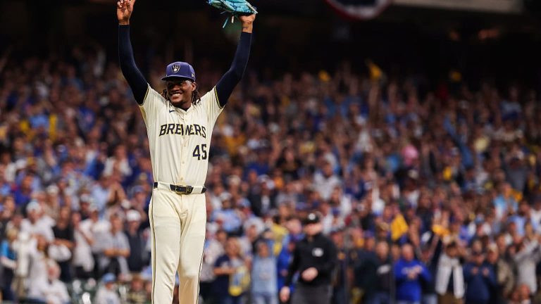 Abner-Uribe-logra-salvado-de-6-outs-en-el-Juego-5-