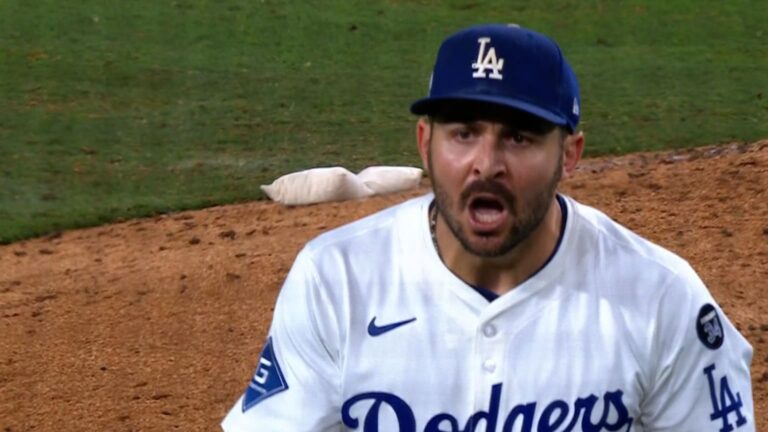 Alex-Vesia-apaga-el-fuego-en-la-8va-entrada-01102