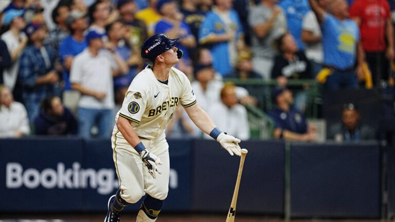 Andrew-Vaughn-pega-un-HR-de-3-rayas-06102025