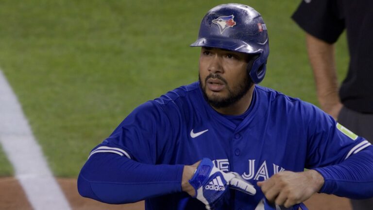 Anthony-Santander-pega-sencillo-de-dos-rayas-0710