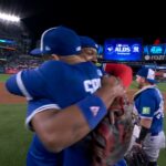 Azulejos-derrotan-a-Yankees-y-avanzan-08102025