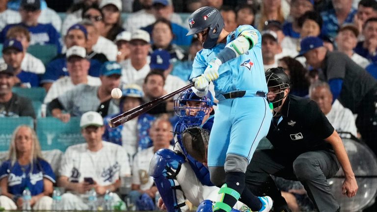 Bo-Bichette-conecta-sencillo-empujador-28102025