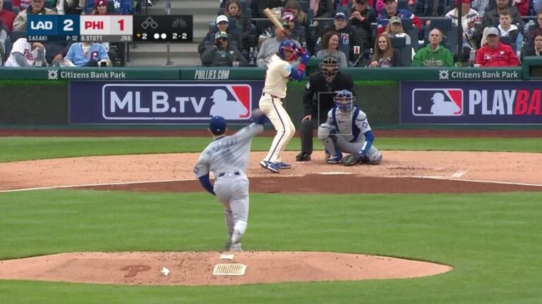 Bryson-Stott-batea-rodado-de-out-campo-corto-Mooki