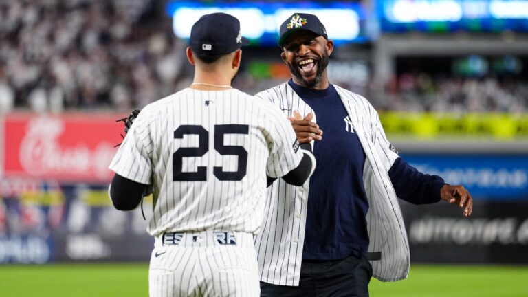 CC-Sabathia-lanza-el-pitcheo-ceremonial-07102025