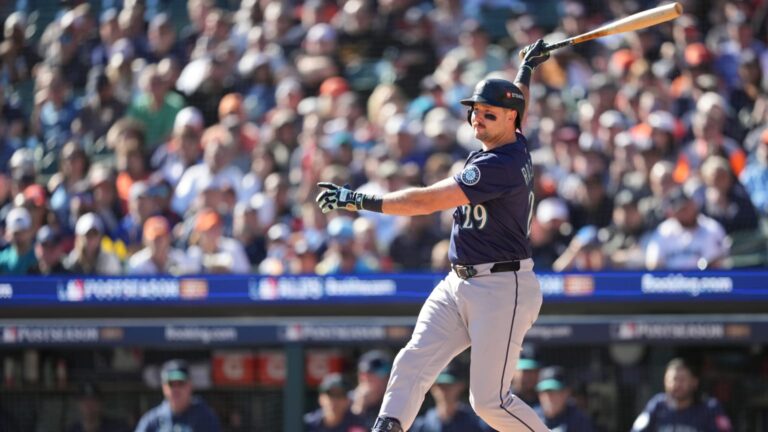 Cal-Raleigh-batea-un-sencillo-productor-08102025