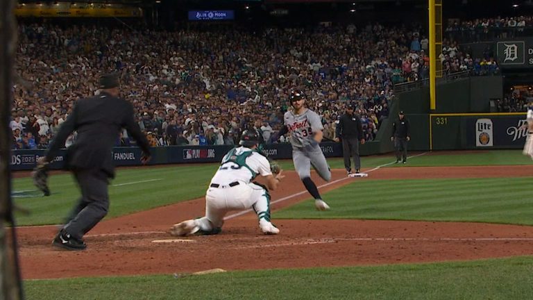 Eugenio-Suarez-retira-a-Zach-McKinstry-en-home-1