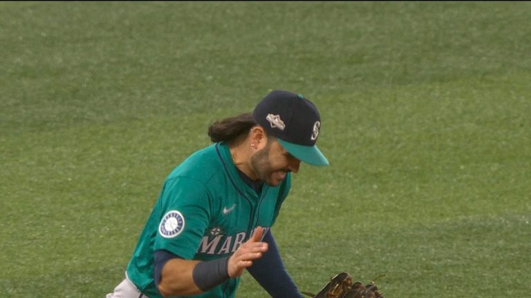 Eugenio-Suarez-saca-un-gran-out-19102025