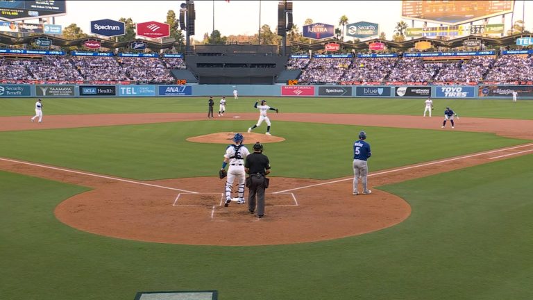 Glasnow-retira-a-Bichette-en-1B-27102025