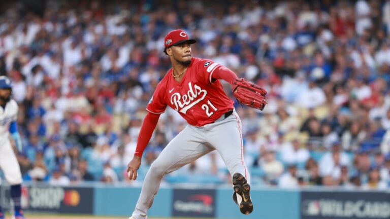 Hunter-Greene-poncha-a-Tommy-Edman-30092025