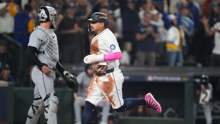 Josh-Naylor-se-roba-la-3ra-y-luego-anota-con-sac-f