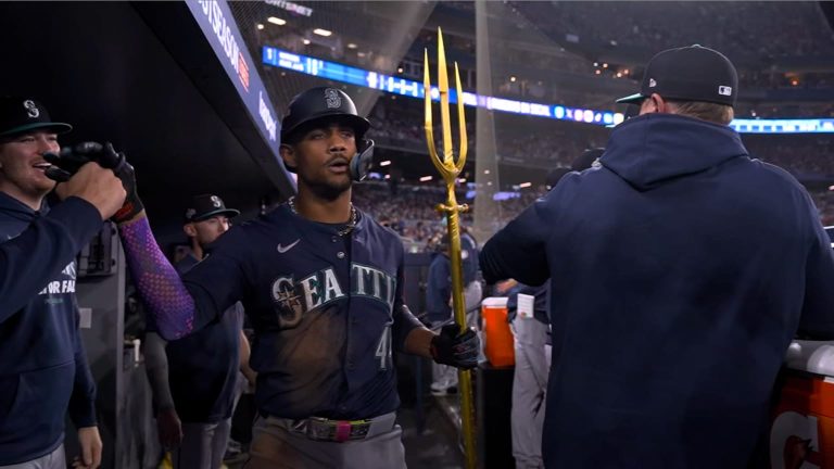 Julio-Rodriguez-pega-jonron-solitario-20102025