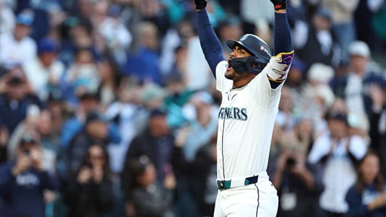 Julio-Rodriguez-produce-2-con-jonron-en-el-1ro-15