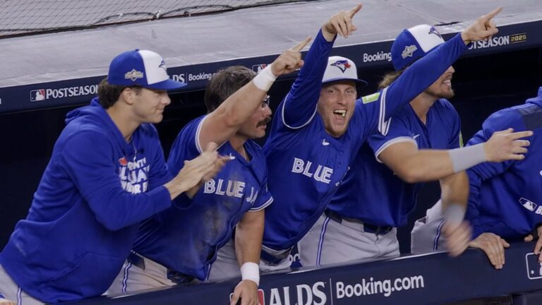 Los-Azulejos-anotan-4-carreras-en-la-3ra-entrada-