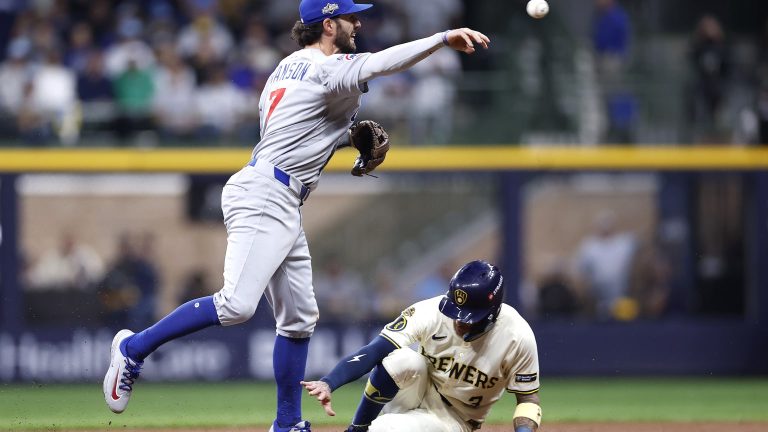 Los-Cachorros-realizan-un-doble-play-4-6-3-111020