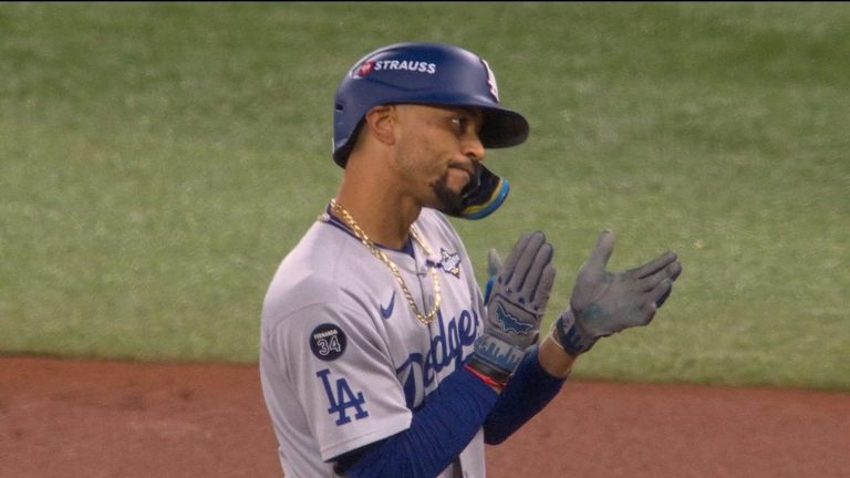 Mookie-Betts-remolca-dos-con-sencillo-en-el-3ro-3