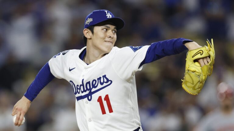 Roki-Sasaki-inicia-los-playoffs-con-ponche-011020