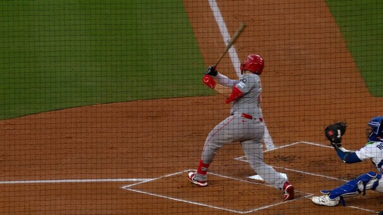 Sal-Stewart-conecta-sencillo-de-dos-carreras-0110