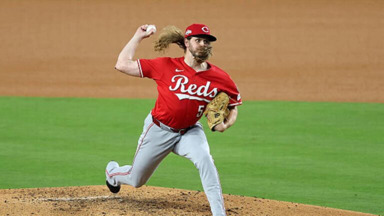 Scott-Barlow-retira-de-1-2-3-con-3-ponches-la-4ta-