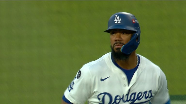 Teoscar-Hernandez-produce-con-roletazo-en-el-1ro-