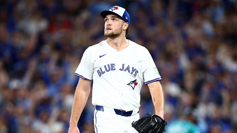 Trey-Yesavage-lanza-con-solidez-ante-los-Marineros