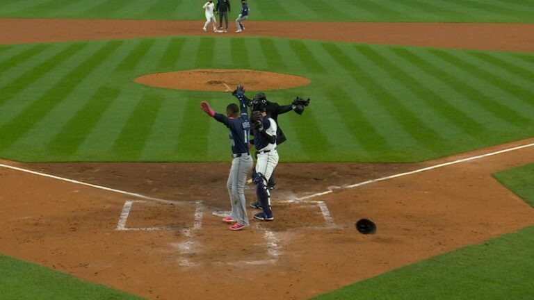 Victor-Robles-anota-por-un-error-en-el-3ro-071020