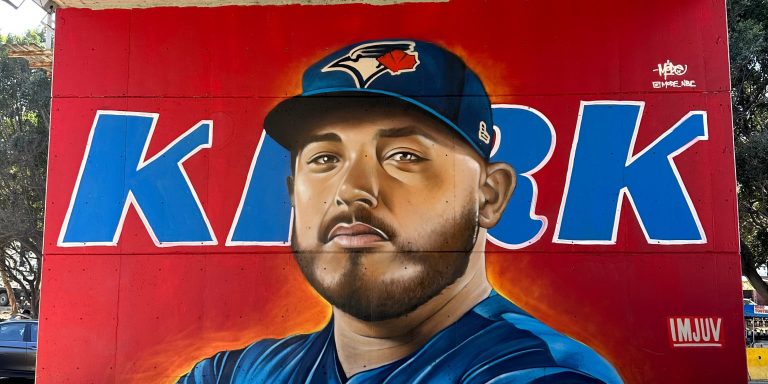 noticia-mlb-Alejandro-Kirk-fue-homenajeado-con-un-mural-en-su-