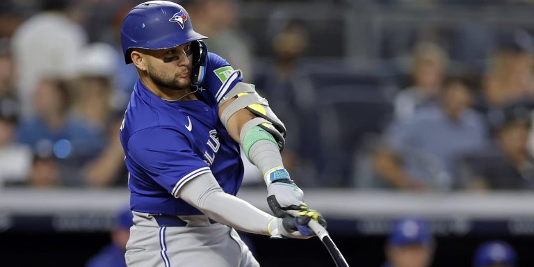 noticia-mlb-Bichette-rodilla-lucha-por-ser-incluido-en-el-ro