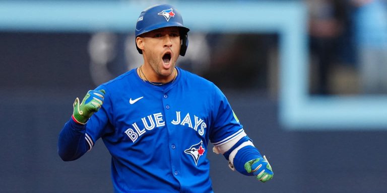 noticia-mlb-Con-la-soga-al-cuello-los-Azulejos-intentaran-lev