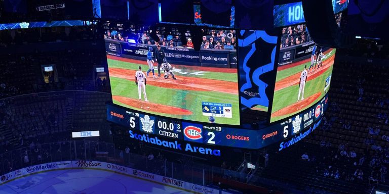 noticia-mlb-En-Toronto-celebraron-el-pase-de-los-Azulejos-hast