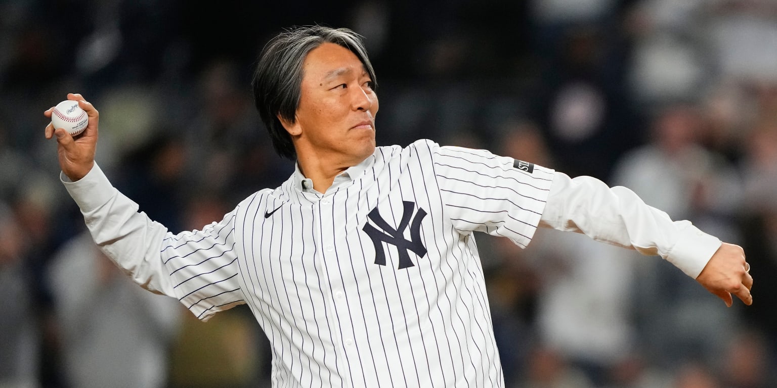 noticia-mlb-Godzila-lanzo-la-primera-bola-antes-del-Juego-4-