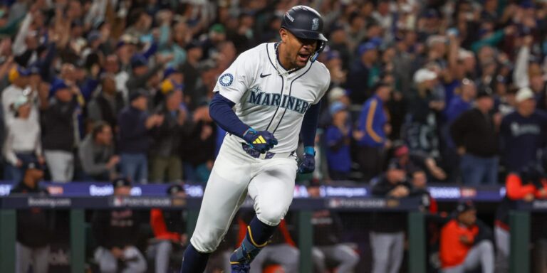 noticia-mlb-Juliooo-Rodriguez-respondio-a-la-hora-cero-y-Seatt