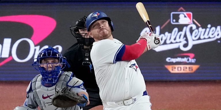 noticia-mlb-Kirk-no-deja-de-hacer-historia