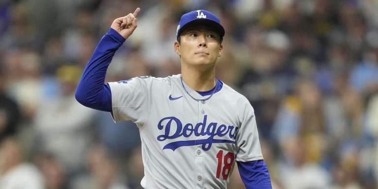 noticia-mlb-Magistral-Yamamoto-lanza-el-primer-juego-completo-