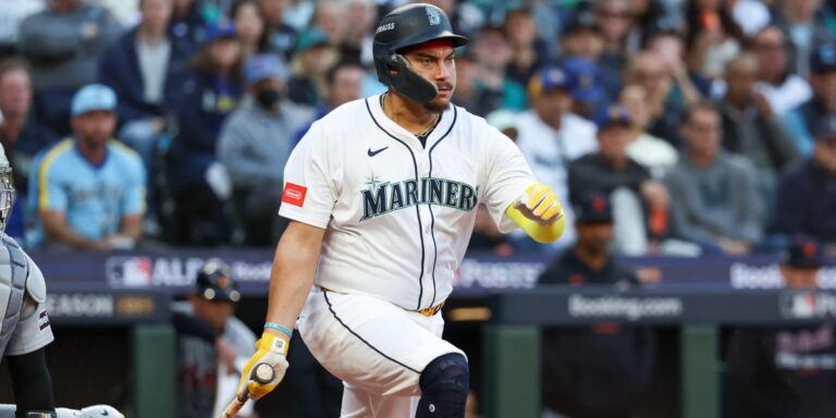 noticia-mlb-Naylor-futuro-papa-no-hizo-el-viaje-con-los-Mari