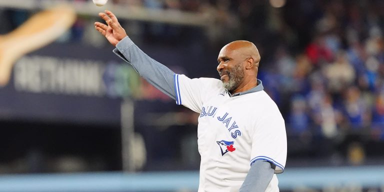 noticia-mlb-Otra-gloria-de-los-Azulejos-Devon-White-lanzo-la