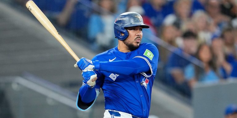 noticia-mlb-Santander-sacado-del-lineup-de-Toronto-con-rigidez