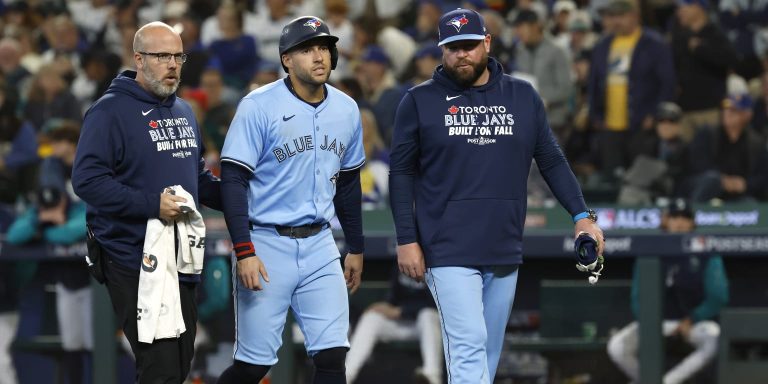 noticia-mlb-Springer-abandono-el-Juego-5-al-recibir-un-pelotaz